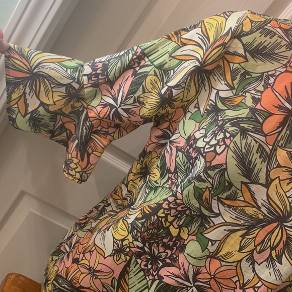 BAKU Fun Floral Top - Picture 11 of 14